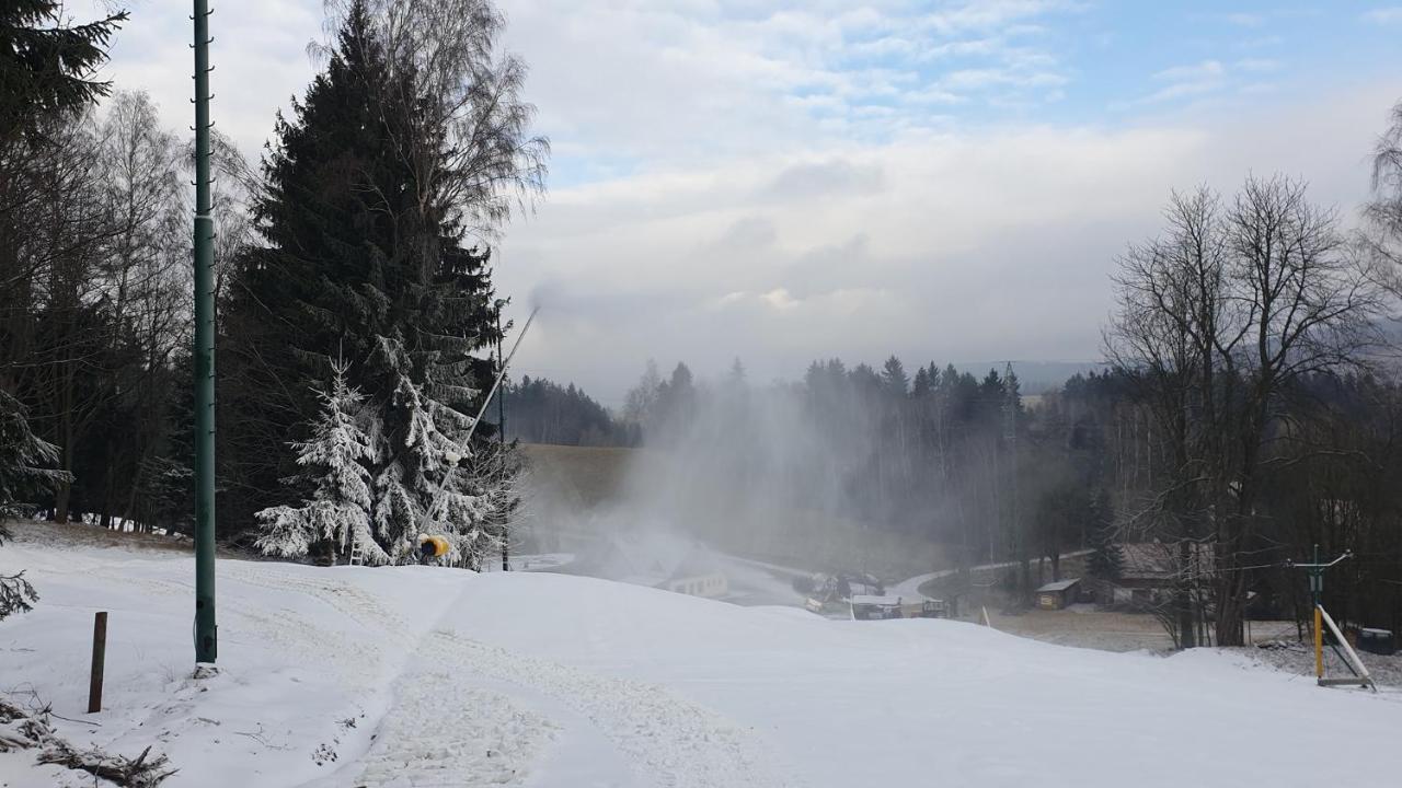 Srub Na Svahu Sjezdovky V Radvanicich Villa Radvanice  Exteriör bild