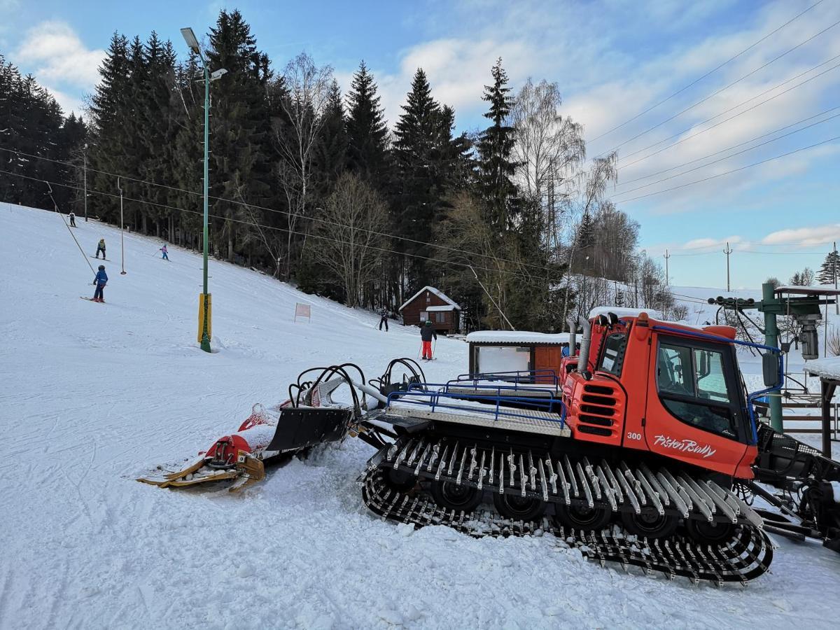 Srub Na Svahu Sjezdovky V Radvanicich Villa Radvanice  Exteriör bild